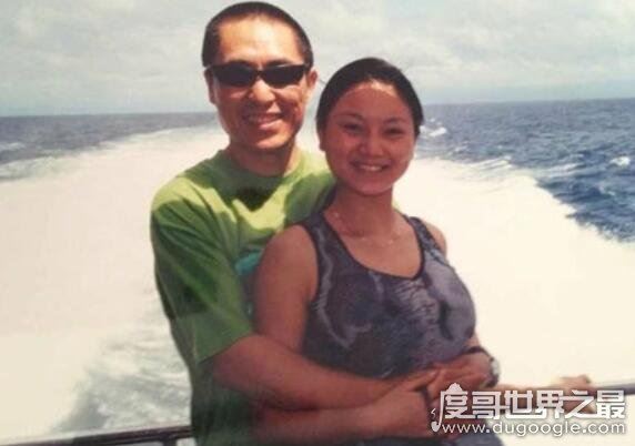 张艺谋妻子陈婷年轻时照片，颜值很高很耐看(两人相差31岁)