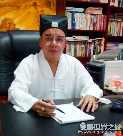 泰国白龙王是谁,我国香港娱乐圈大佬竟都是他的信徒