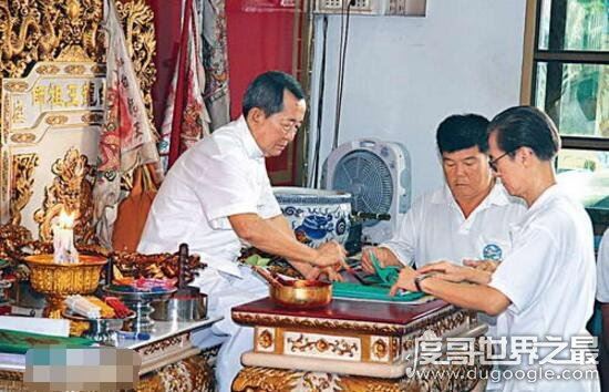 泰国白龙王是谁，我国香港娱乐圈大佬竟都是他的信徒