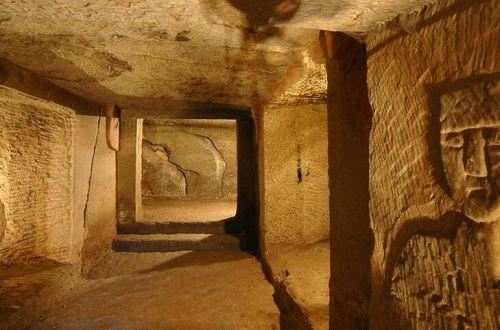 世界十大古墓，里面都有什么稀世珍宝（中国占两个）