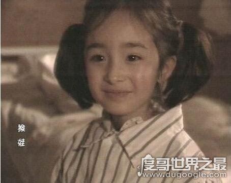 杨幂女儿小糯米正面照片曝光,一看就是亲生的(基因强大)