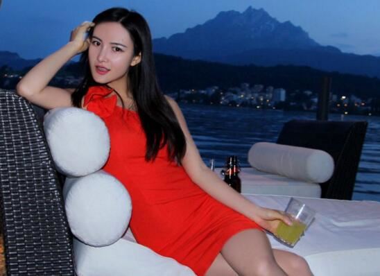 中国最美美臀嫩模，朱韵淇紧身礼服性感写真合集