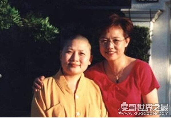 歌手李娜为什么出家？一本佛经《大明咒》令她看破俗世