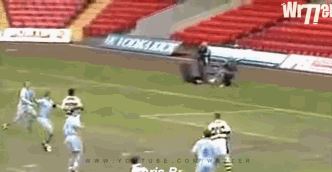 足坛史上的世界十大乌龙球，看了让人满脸懵逼(爆笑现场)