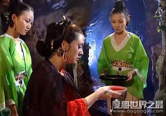 西游记中的蟒蛇精真的存在,工地挖出百岁蟒蛇成精