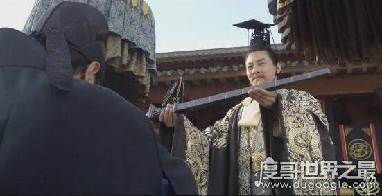 狄仁杰的亢龙锏,不能直接伤人身体却是所有兵器的克星