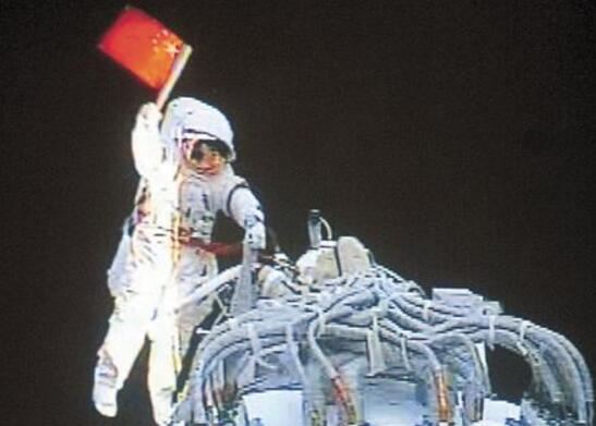 中国人登上月球第一人，我国尚未登月(美国12人登月成功)