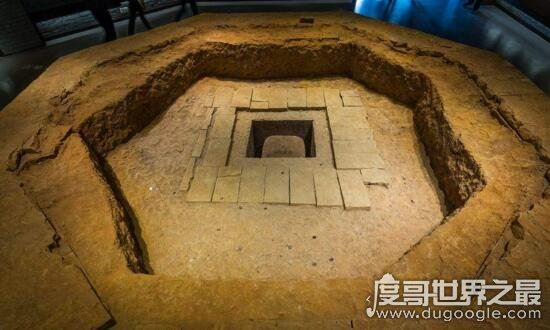 关于雷峰塔的传说故事,塔下千年地宫藏有珍贵宝藏