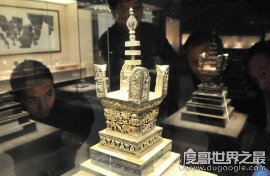 关于雷峰塔的传说故事，塔下千年地宫藏有珍贵宝藏