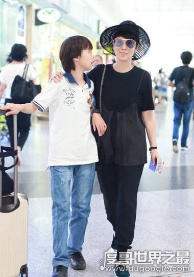 海清老公是谁，圈外某银行高管(两人从小青梅竹马感情深厚)