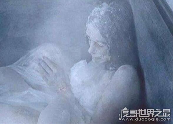 冻死也要脱衣服的反常脱衣现象，是极寒导致大脑混乱