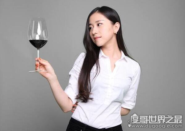 反讽纽约留学女的王意扬，成功走向了醉鹅娘(天生玩转自媒体)