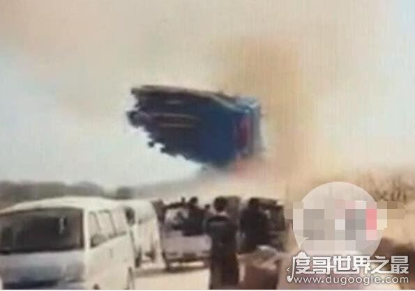 3月31河南商丘龙卷风，数名儿童被卷上天(现场视频)