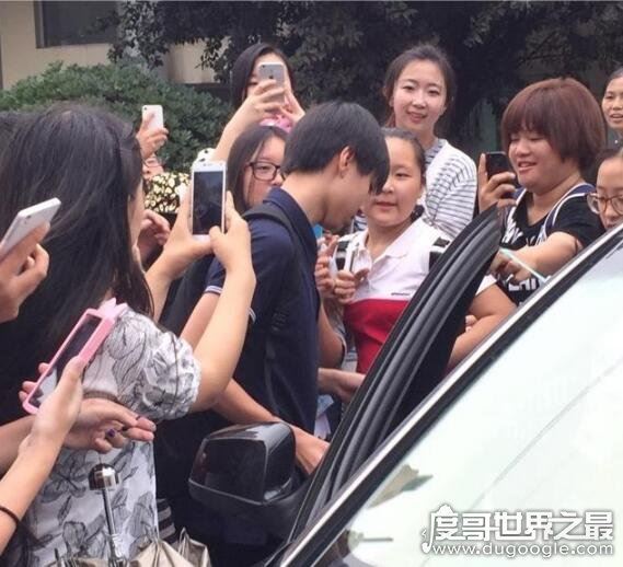 私生饭啥意思，可怕的私生饭行为盘点(和跟踪狂没两样)