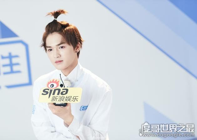 偶像练习生朱正廷年龄有多大，今年22岁的他是里面最大男孩之一