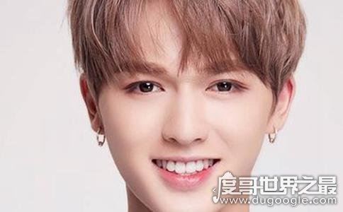 偶像练习生朱正廷年龄有多大，今年22岁的他是里面最大男孩之一