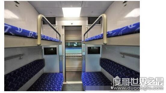 软卧和硬卧的区别，软卧价格贵一些但是空间更大设施更舒适