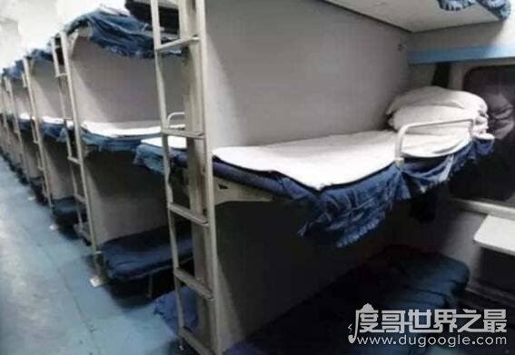 软卧和硬卧的区别，软卧价格贵一些但是空间更大设施更舒适