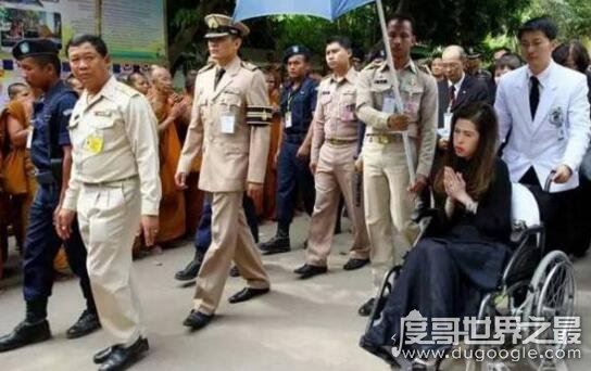 史上最丑公主，泰国朱拉蓬公主(血友病坐轮椅出行)