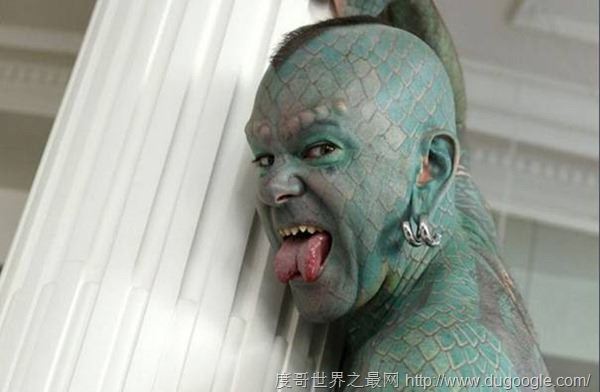 蜥蜴人埃里克·斯普拉格, 揭秘世界变态恐怖整容