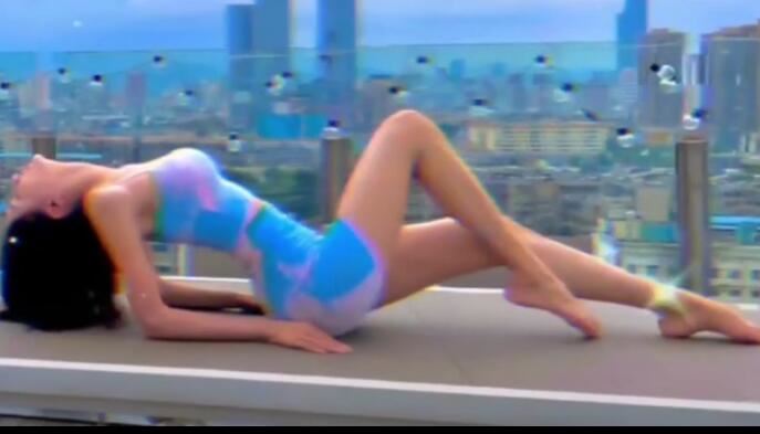 抖音开龙脊是什么意思，美女开龙脊照片欣赏(性感到爆)