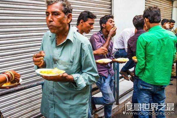 印度人为什么用手抓饭吃,他们认为用手吃饭最接近自然