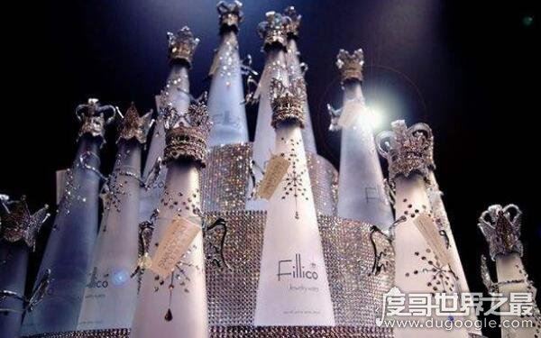 世界上奢侈矿泉水,Fillico售价每瓶100美元(瓶身用水晶装饰)