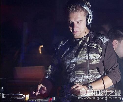世界电音之王阿明凡布伦，5次获得《DJ MAG》百大DJ票选第一名