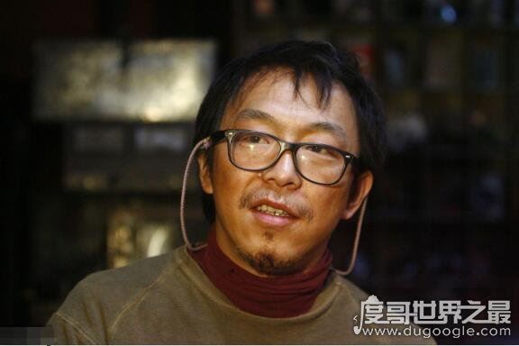 黄渤老婆小欧罕见照片流出，尽管长相一言难尽(但却和黄渤配一脸)