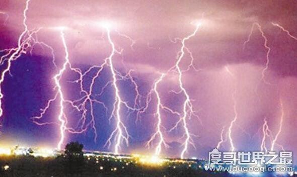 世界十大自然奇观，空中降鱼成为免费的午餐