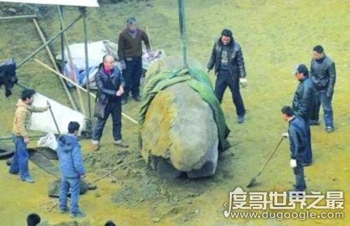 四川成都镇水神兽，被造谣神兽导致暴雨连年(造谣者被处罚)