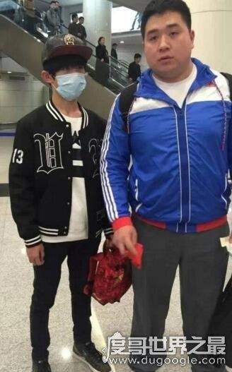 最新易烊千玺身高，17岁175厘米有望突破一米八