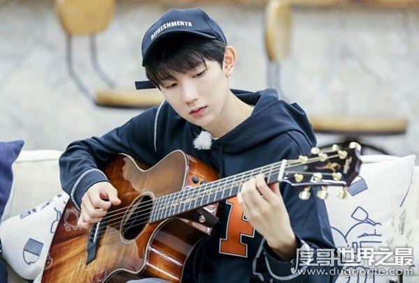 扒一扒王源身高到底有多矮，仅比郭敬明高半个头