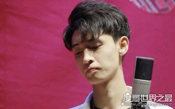 秦霄贤个人资料概况，才华与颜值并存（家境也很优越）