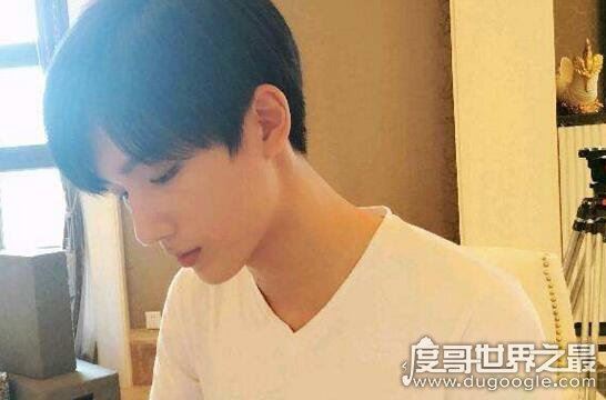 李宏毅变形计史上最帅主人公，出道抹不去黑历史
