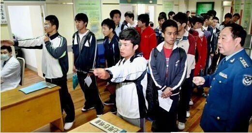 男女飞行员体格检查标准，100项检查一项不过就淘汰