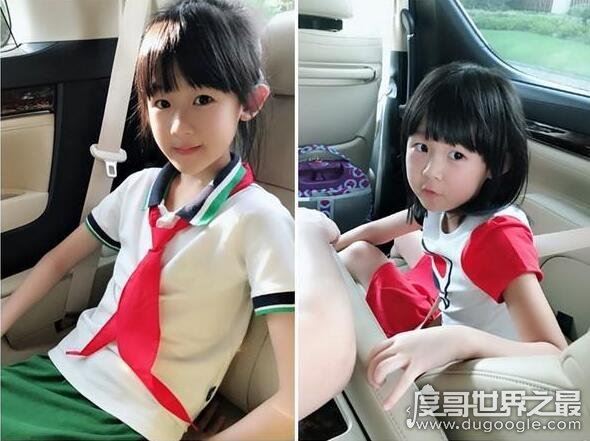 陆毅女儿陆雨萱校服照曝光，妥妥大长腿美女(一家子腿精)