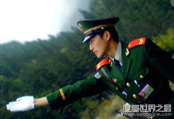 天涯论坛小白杨事件始末，帅气兵哥哥无辜躺枪(被逼退伍)