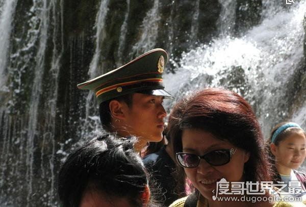 天涯论坛小白杨事件始末，帅气兵哥哥无辜躺枪(被逼退伍)