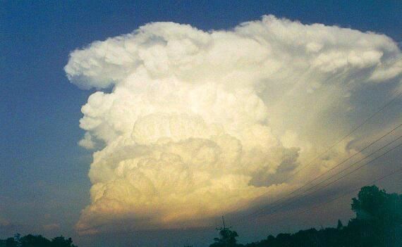 什么是地震云，地震云图片大全(并不能预测地震)