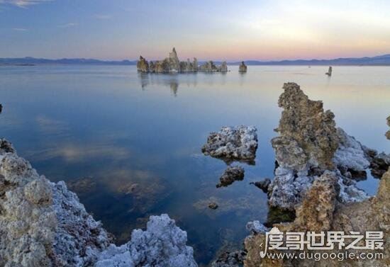 中国死海在哪里，国内三大死海皆可随时游玩