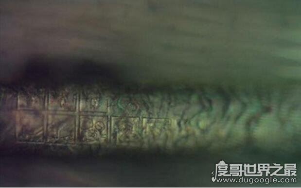 世界上最小的报纸，仅长32毫米(要用放大镜才能看)