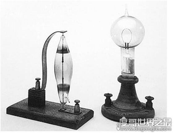 爱迪生发明电灯的故事,他为电灯的普及做出了巨大贡献