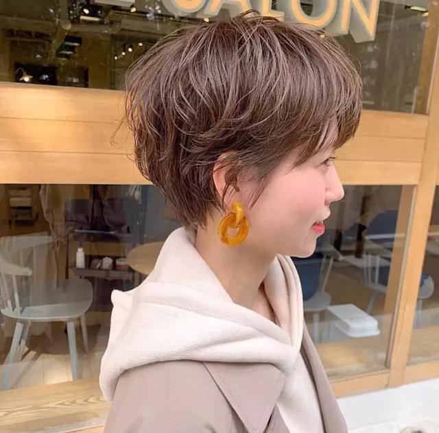30一40岁女人发型短发，精致时尚优雅减龄(妈妈发型)