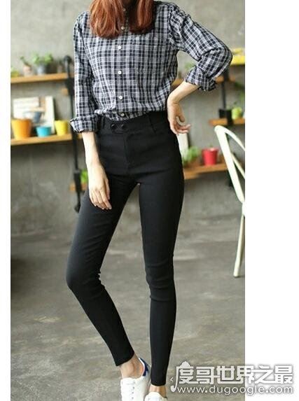 黑色裤子配什么颜色上衣好看，不同款式的裤子有不同的搭法