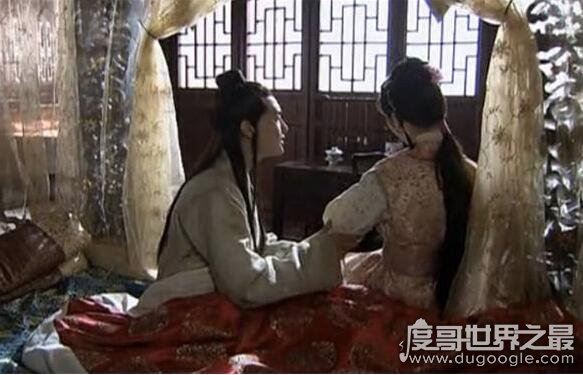 红楼梦贾宝玉和袭人偷偷滚床单，其实已经人尽皆知