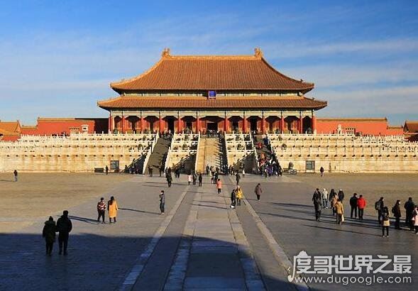 故宫建于哪个朝代,始建于明成祖永乐四年(是明清两朝的宫殿)