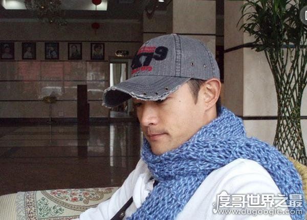 黄维德伊能静牵手门事件，伊能静好人妻形象崩塌(被疑炒作)