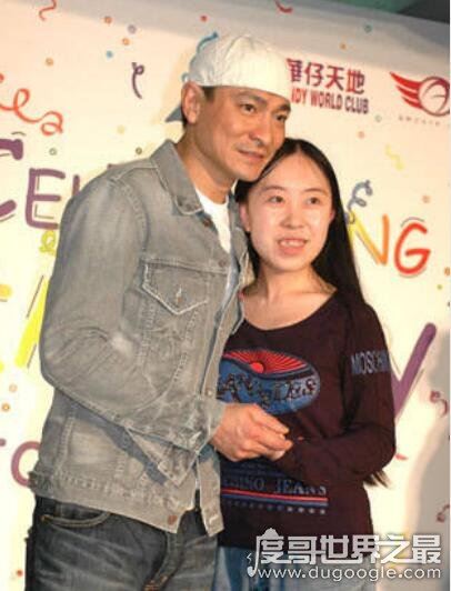 刘德华杨丽娟事件回顾，父亲卖肾支持女儿追星(最后跳海自杀身亡)