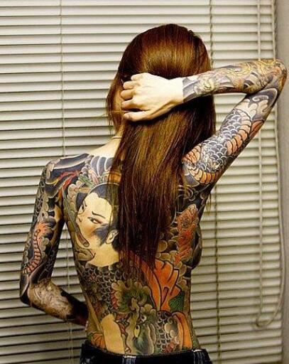 天藤湘子正面纹身，日本黑帮老大的女儿出自传